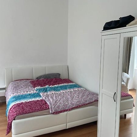 Small Apartment Near The Center Viena Exterior foto