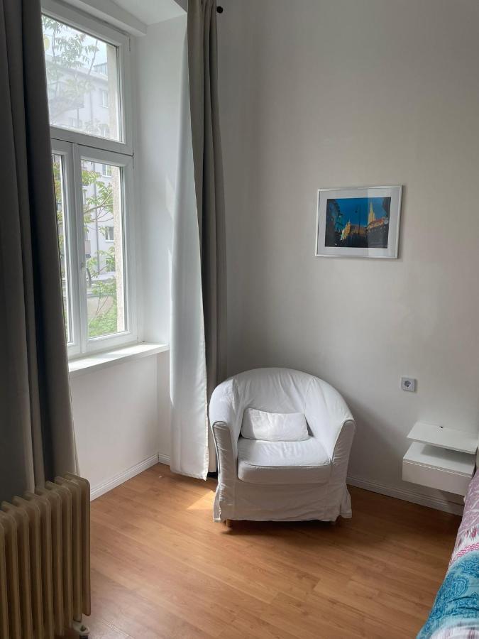 Small Apartment Near The Center Viena Exterior foto